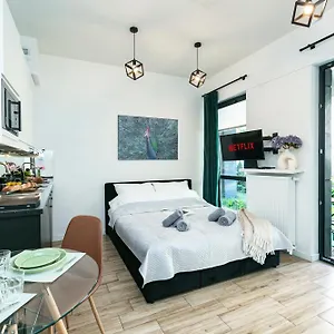 Chlodna 22a - Duzy Taras - Large Terrace - Bezplatny Parking - Free Parking - Better Warszawa
